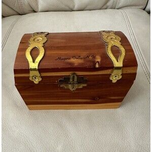 Vintage Niagara Falls Souvenir Wooden Pirate Treasure Chest Wood Treen Box